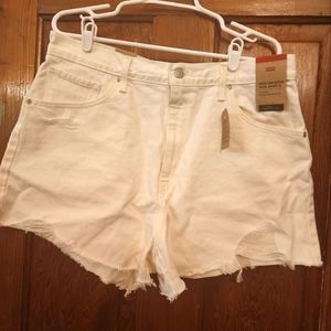 Levi's NWT high-waisted mom white denim shorts
